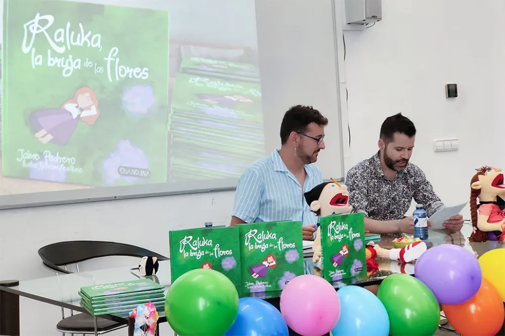 Agenda Ocio - Jaime Pedrero recibe un baño de cariño en la presentación de ‘Raluka, la bruja de las flores’