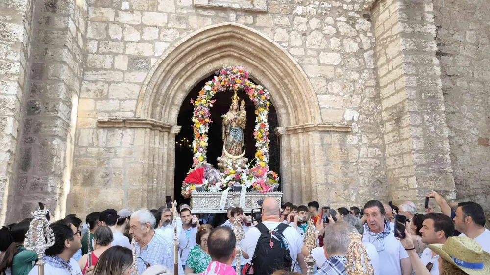 Agenda Ocio - Miles de romeros acompaña a la Virgen de Alarcos en la tradicional subida a la Ermita 