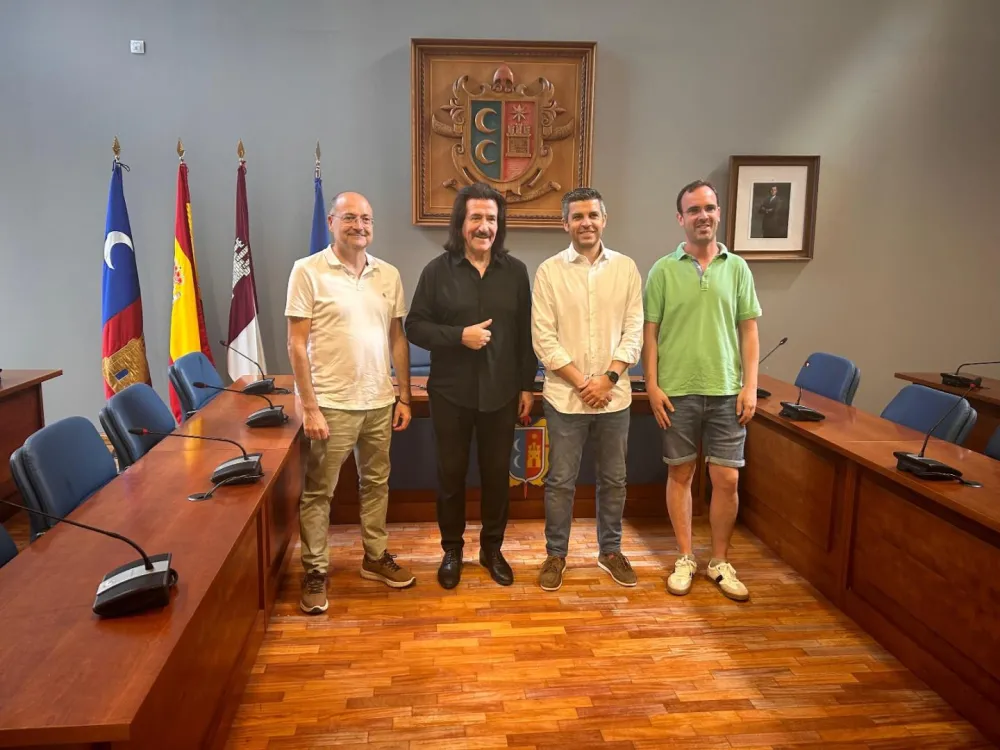 Agenda Ocio - Luis Cobos dirigirá a la Filarmónica Beethoven en su 175 Aniversario 