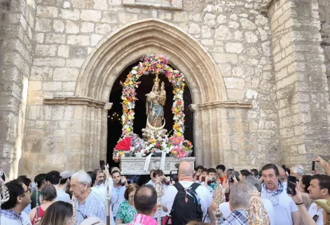 Agenda Ocio - Miles de romeros acompaña a la Virgen de Alarcos en la tradicional subida a la Ermita 